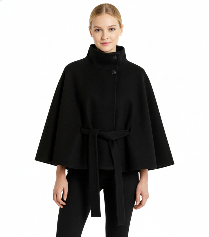 Nahaufnahme des hohen Kragens eines eleganten Damen Wintermantels. Chic & schützend vor Kälte.