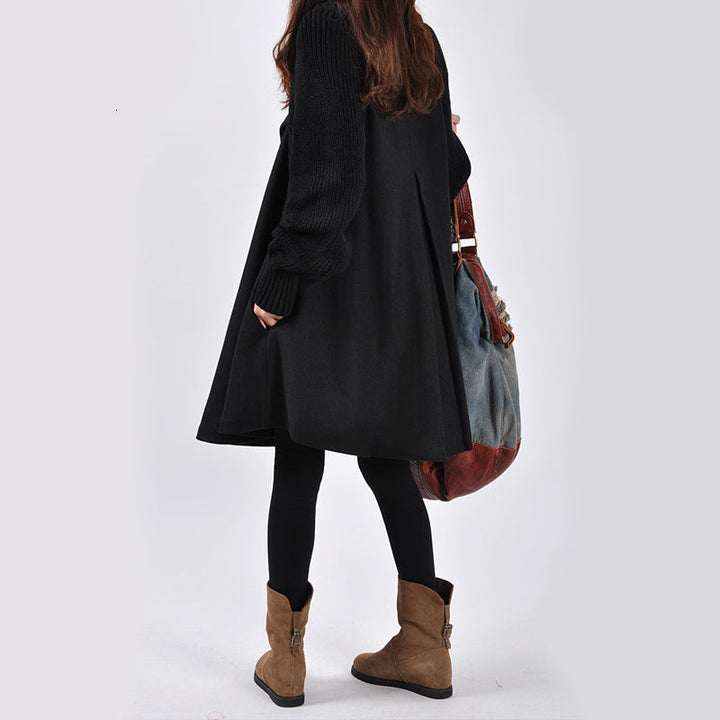 Modischer Damen-Gürtelmantel in Rot mit hohem Kragen, perfekte elegante Oberbekleidung für Herbst und Winter.