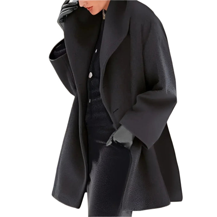 Eleganter Damen Wintermantel mit stilvoller Passform, ideal für Kälteschutz und klassische Damenmode.