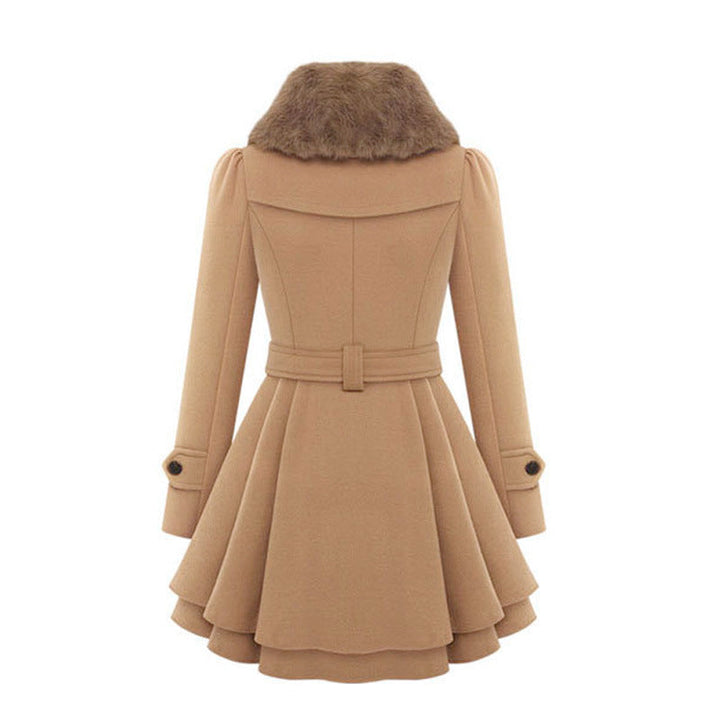 Klassischer Damenmantel mittellang in Beige. Eleganter Einreiher Wintermantel mit Reverskragen für Damen.