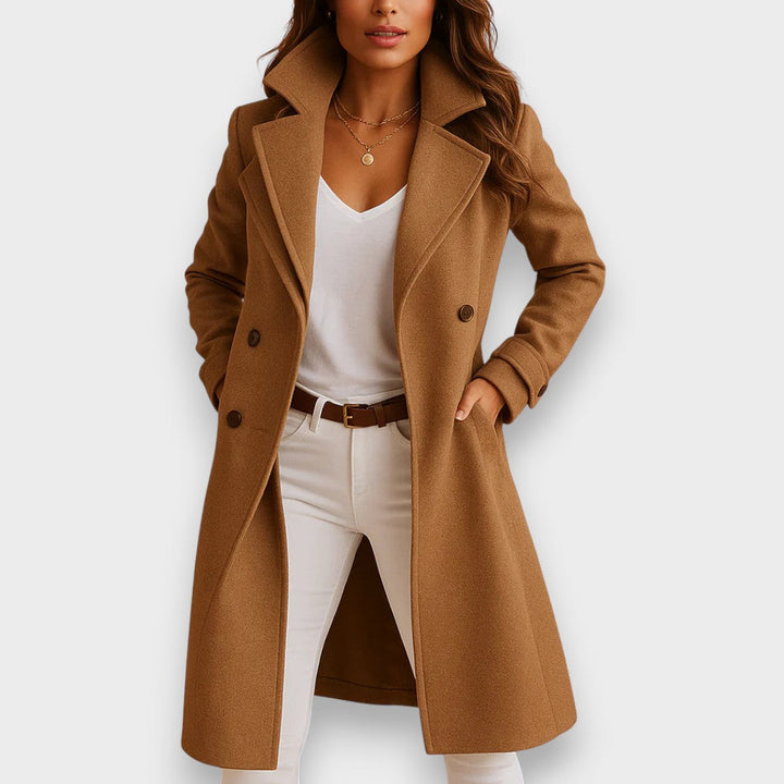 Hochwertiger Damen Wintermantel mit tailliertem Schnitt und strukturiertem Kragen. Perfekt für stilvolle Wintermode.