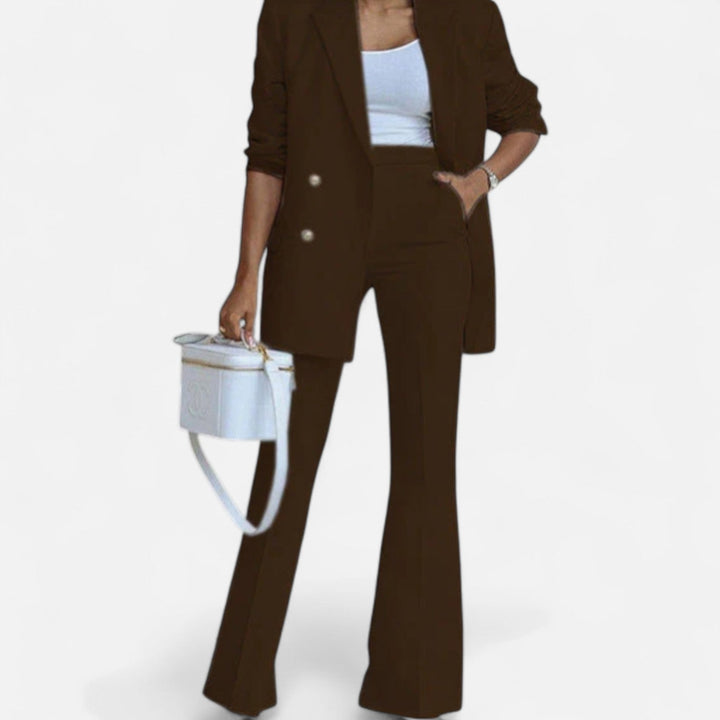 Hochwertiger Damen Business Anzug, Zweireiher. Professionelles Outfit mit Blazer & Hose für elegante Frühlings-Looks.