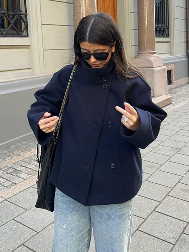 Eleganter Damen Zweireihiger Kurzmantel für stylische Herbsttage, ideal als Business Casual Oberbekleidung.