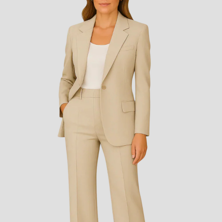 Eleganter Damen Zweiteiler für Business & Büro. Taillierter Anzug mit Blazer & Hose, vielseitig & formell.