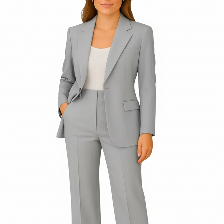 Moderner Damen Business Anzug, Zweiteiler. Eleganter Sommeranzug mit Blazer & Hose für Damenmode.