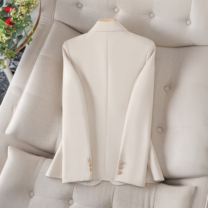 Stylischer Damenblazer mit Reverskragen, ideal als Übergangsjacke. Vielseitige Mode für Business & Freizeit.