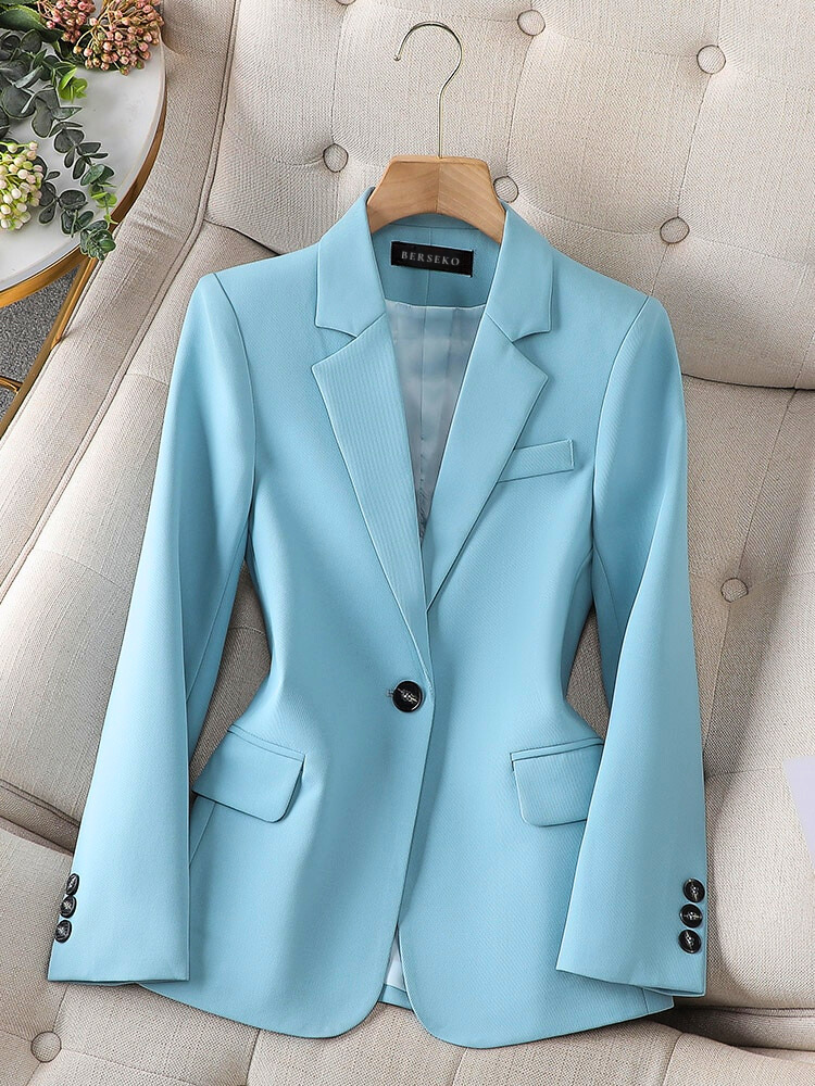Eleganter Damenblazer Tailored Fit, perfekt für Büro & Abend. Klassischer Einreiher für einen stilvollen Business-Look.