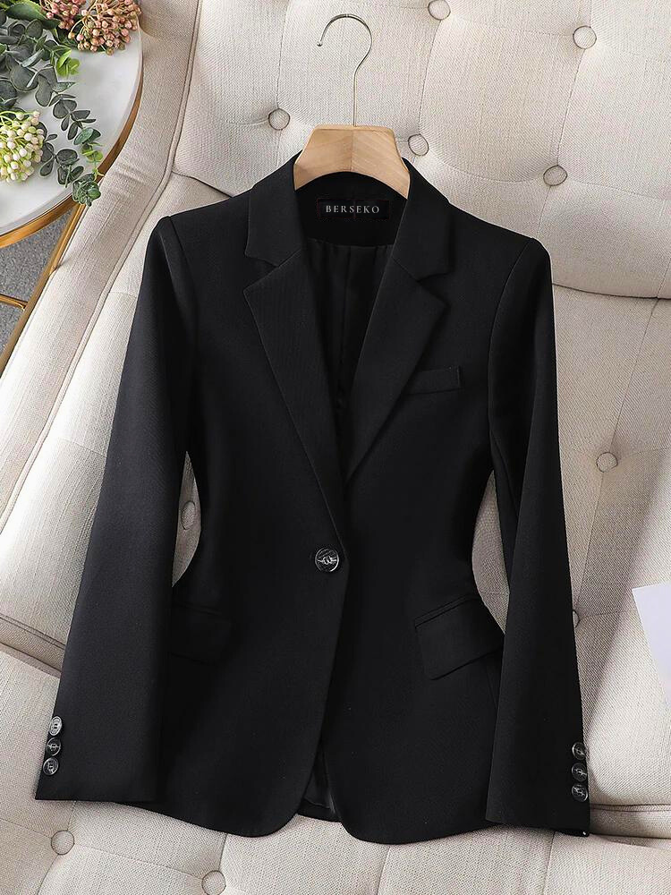 Schwarzer oder blauer Damenblazer, tailored fit. Formeller Einreiher für Business & Abendgarderobe. Klassisch elegant.