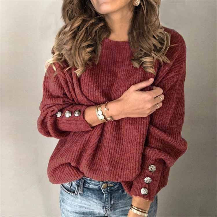 Bequemer Langarm-Damenpullover, weicher Strick mit Knopfdetails für gemütliche Wintertage.