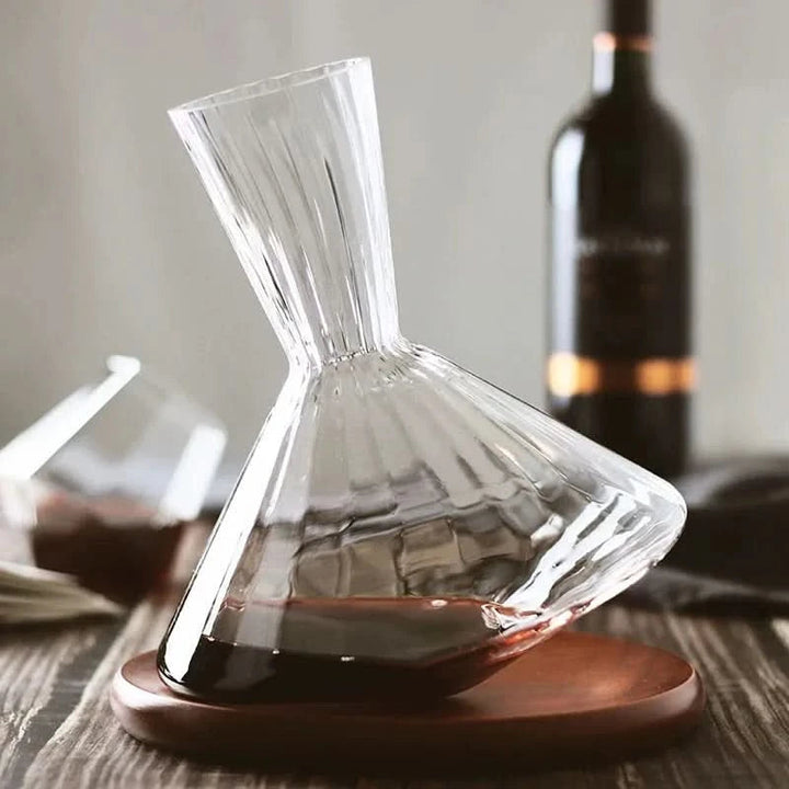 Luxuriöser Glasdekanter, drehbar, aus feinstem Kristallglas für Wein & Whisky, edles Barzubehör.