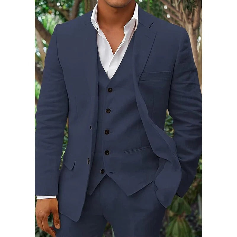 Stilvoller grüner 3-teiliger Herren Anzug mit Weste. Eleganter Slim Fit Anzug für modebewusste Männer.