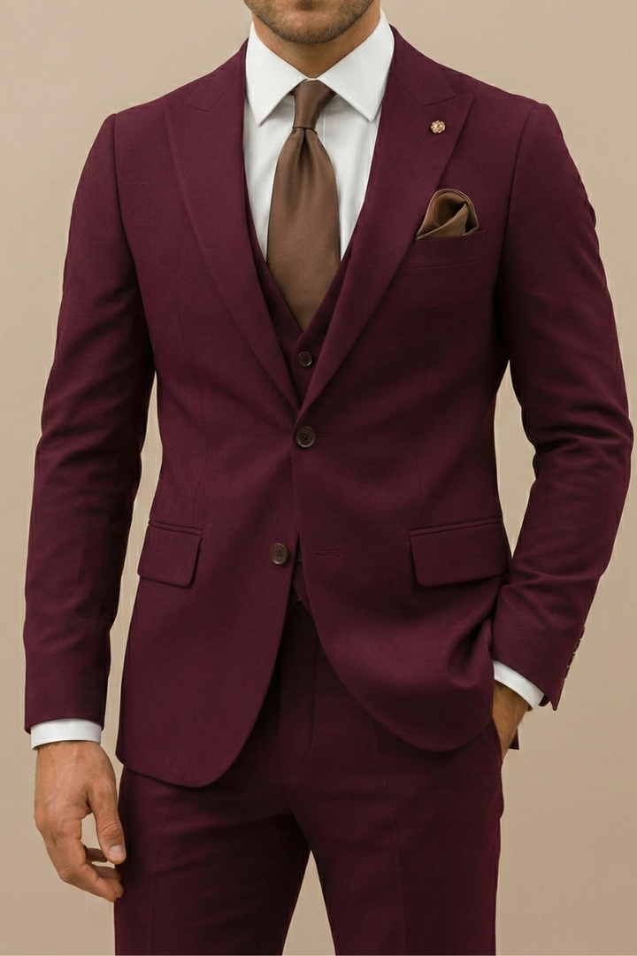 Stilvoller Herren Dreiteiler-Anzug in modernem Schnitt. Perfekte Frühlings-Herrenmode für Büro und Feierlichkeiten.