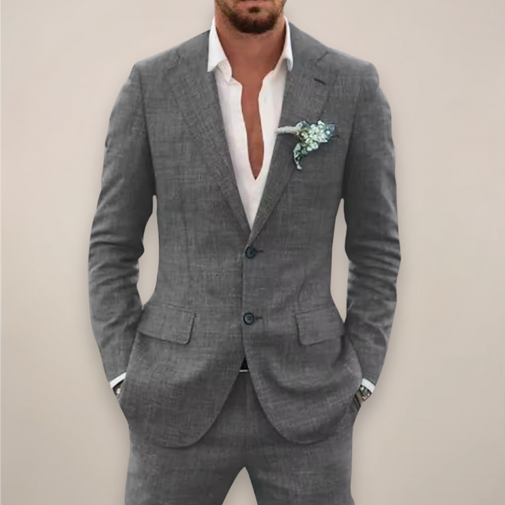 Hochwertiger Herren Einreiher Sommeranzug im Detail. Eleganter Stoff & Schnitt, ideal für Business Casual & Hochzeit.