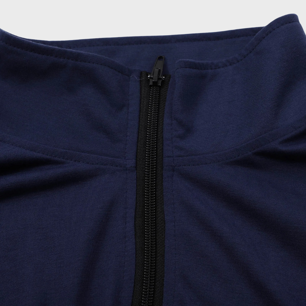 Vielseitiger Herren Pullover mit Reißverschluss, geeignet für elegante Herrenmode und lässige Wintertage.