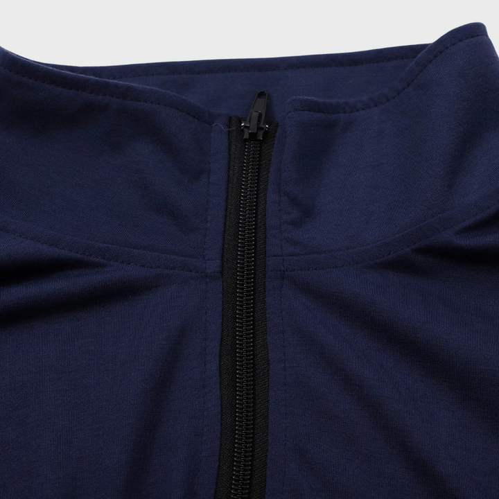 Vielseitiger Herren Pullover mit Reißverschluss, geeignet für elegante Herrenmode und lässige Wintertage.