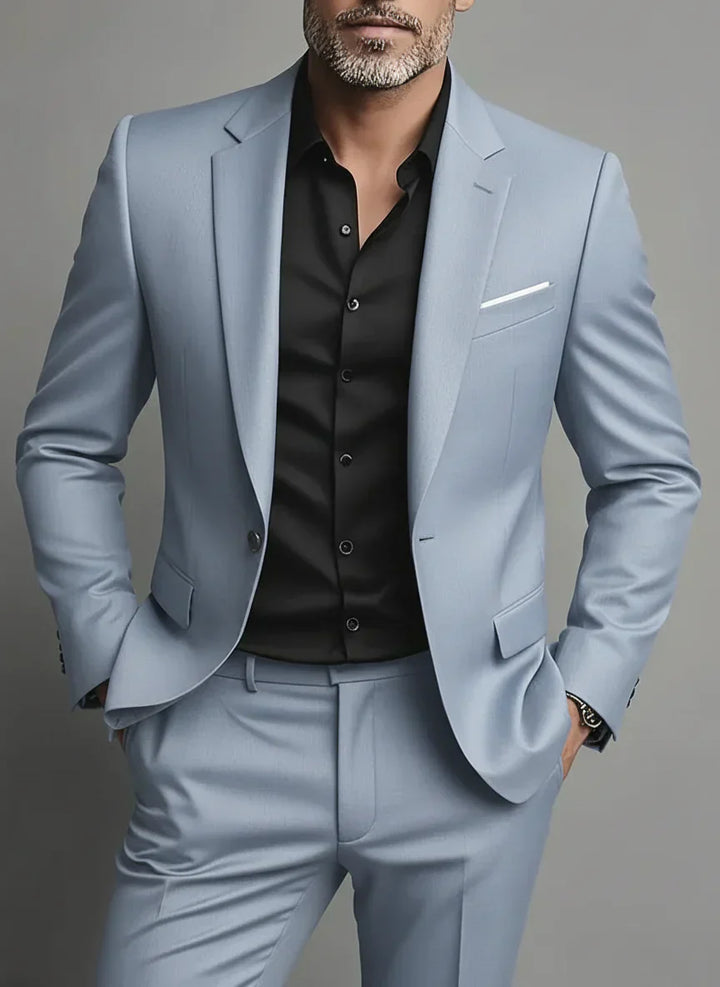 Hochwertiger, moderner Slim Fit Herrenanzug aus leichtem Stoff für den Frühling, ideal für formelle Anlässe.