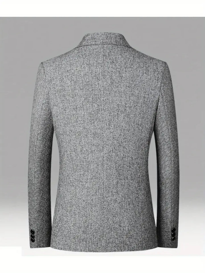Eleganter Herren Blazer in Slim Fit, perfekt kombiniert für einen smarten Business- oder Freizeit-Look.