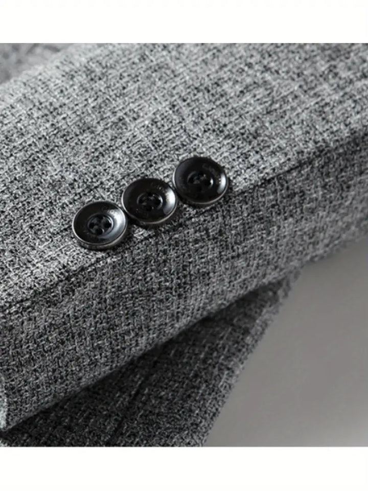 Rückenansicht der Slim Fit Übergangsjacke für Herren, mit modernem, schlankem Schnitt für optimalen Komfort.