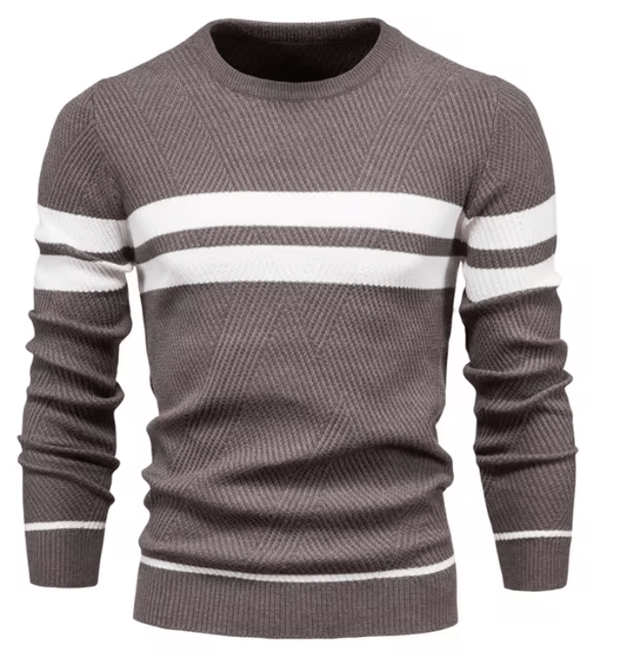 Hochwertiger Herren Strickpullover, sauber gefaltet. Zeitloser Pullover für Herrenmode, bequem & vielseitig.