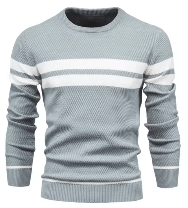 Rückenansicht des Herren Strickpullovers. Zeigt die bequeme Passform, ideal für Männerkleidung & Wintermode.