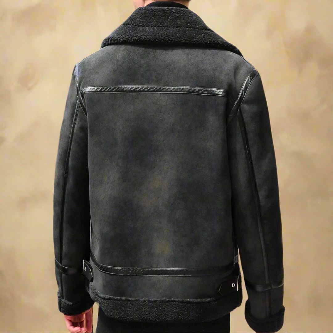 Warmer Herrenmantel mit Langarm-Design für einen stilvollen Auftritt; perfekte Winterjacke für kalte Tage.