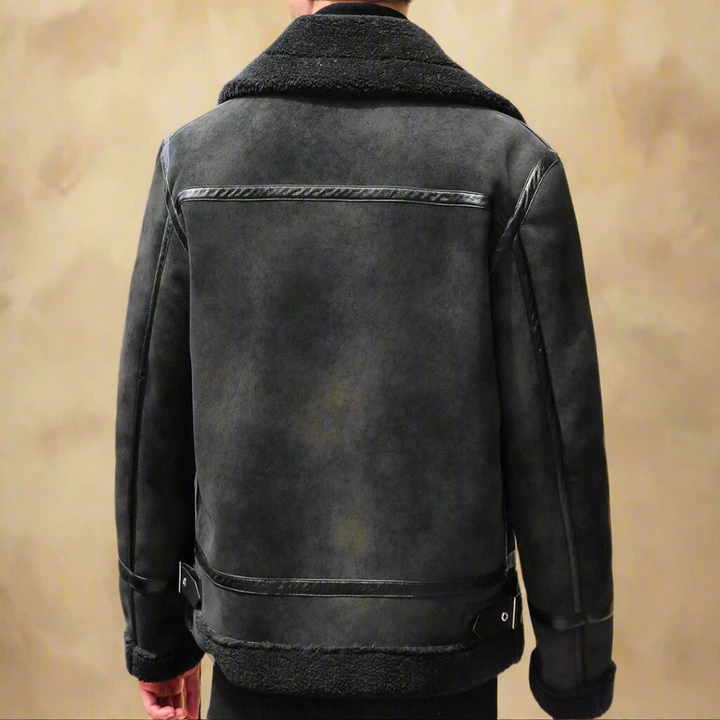 Warmer Herrenmantel mit Langarm-Design für einen stilvollen Auftritt; perfekte Winterjacke für kalte Tage.