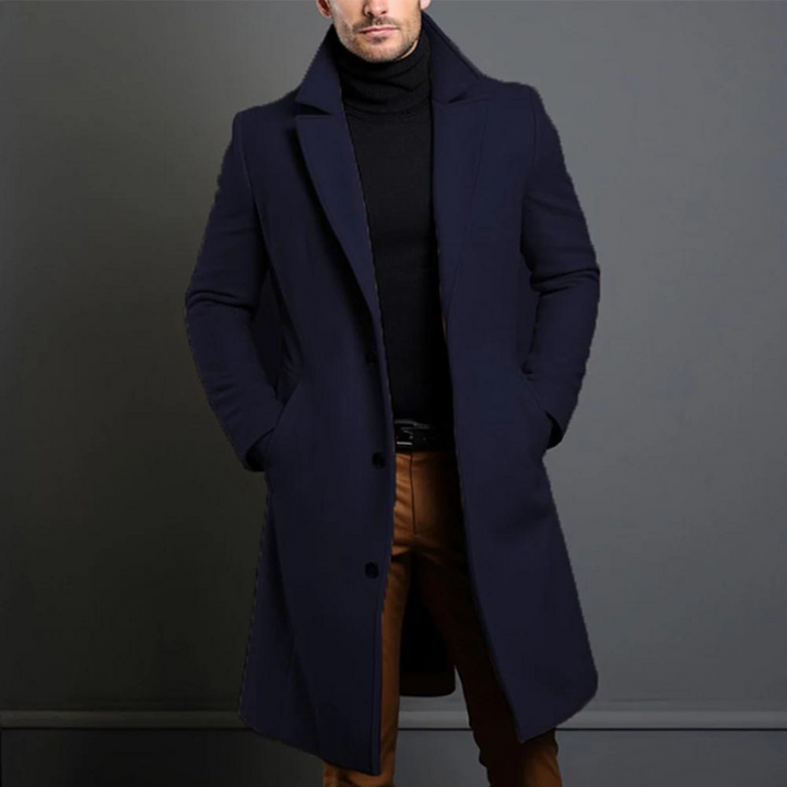 Moderner Herren Wintermantel, schick und bequem. Ein Must-have für die elegante Herrenmode in der kalten Jahreszeit.