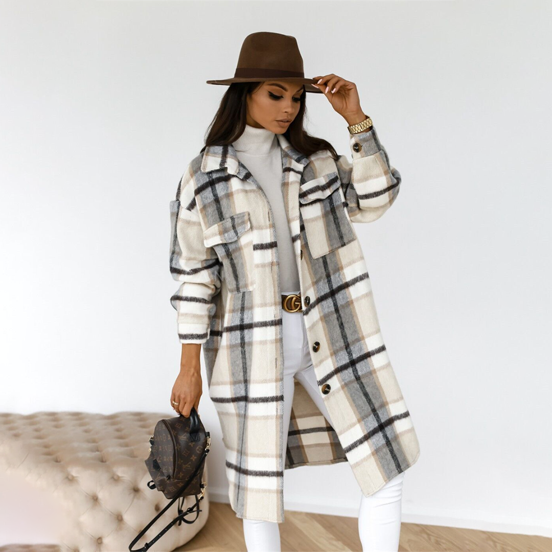 Trendiger Damen Herbstmantel mit Karomuster, perfekt für kühle Tage und den Alltagslook.