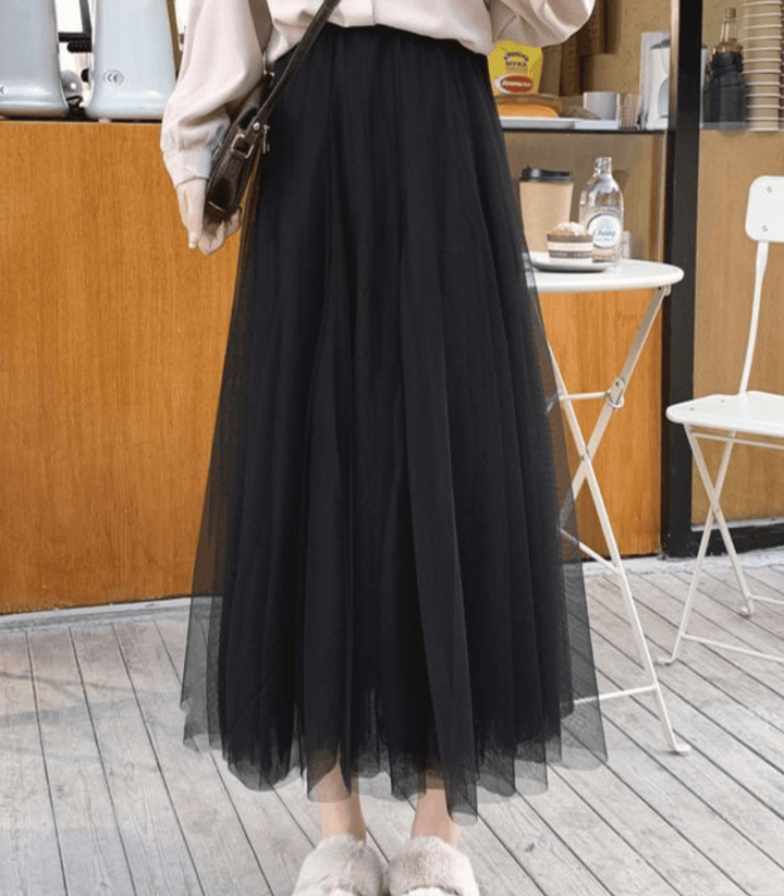 Eleganter knöchellanger Damen Tüllrock, mehrlagig für eine fließende Silhouette. Ideal für Abendmode.