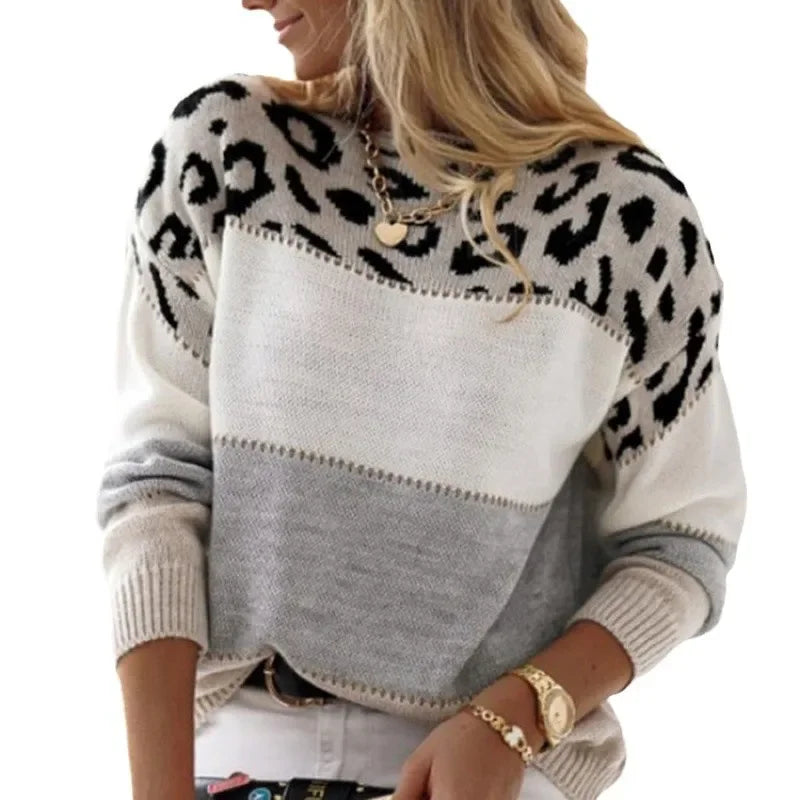 Nahaufnahme eines warmen Damen Strick Rollkragenpullovers, ideal für stilvolle Winter-Looks.
