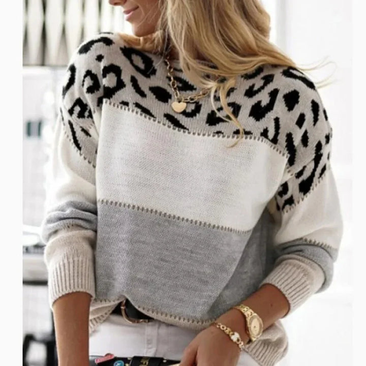 Warmhaltender Damen Rollkragenpullover aus weichem Strick, elegant und bequem für den Winter.