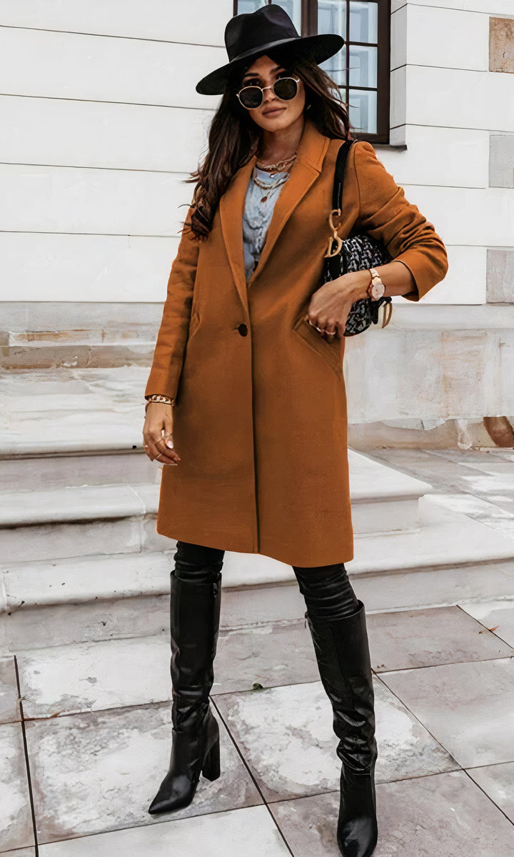 Damen Langmantel, elegant & tailliert geschnitten. Perfekte Herbst- & Wintermode als schicke Oberbekleidung.
