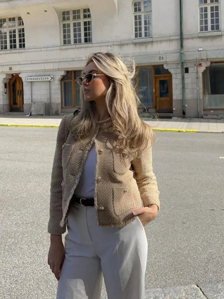 "Eleganter Melinda Tweed-Blazer für Damen mit klassischem Design, Tweed-Textur und tailliertem Schnitt, frontale Ansicht."