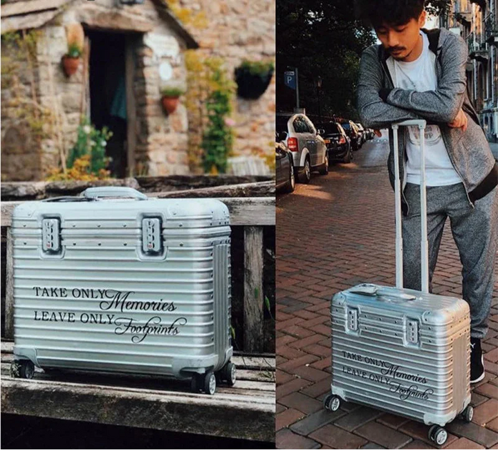 Offener Monaco Reisekoffer aus Aluminium-Magnesium, mit geräumigen Fächern und Gurten für organisiertes Packen.