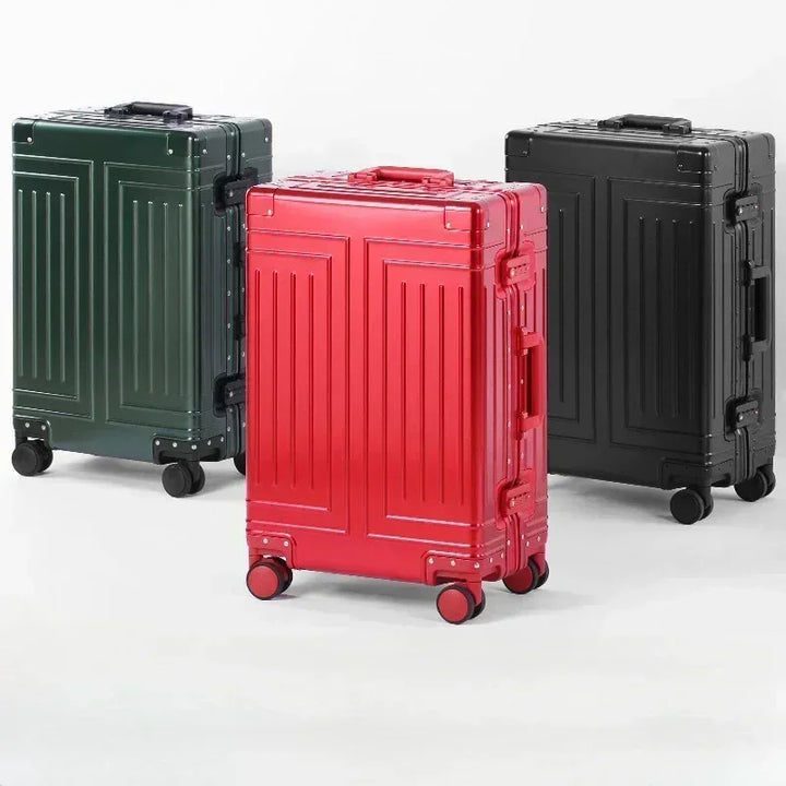 Vielseitiger Reisekoffer mit Rollen, ideal als Handgepäck oder für längere Reisen. Robust und funktional.
