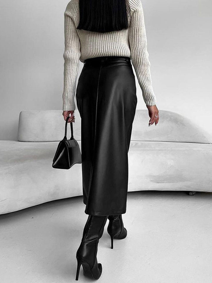Moderner Frühlings Midi-Rock in Schwarz mit elegantem Schlitz. Vielseitiger Damenrock für Büro-Outfits und Freizeit.