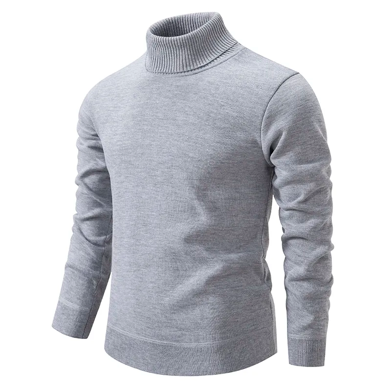 Hochwertiger Herren Rollkragenpullover, Slim Fit, ordentlich gefaltet. Eleganter Strickpullover für moderne Wintergarderobe.