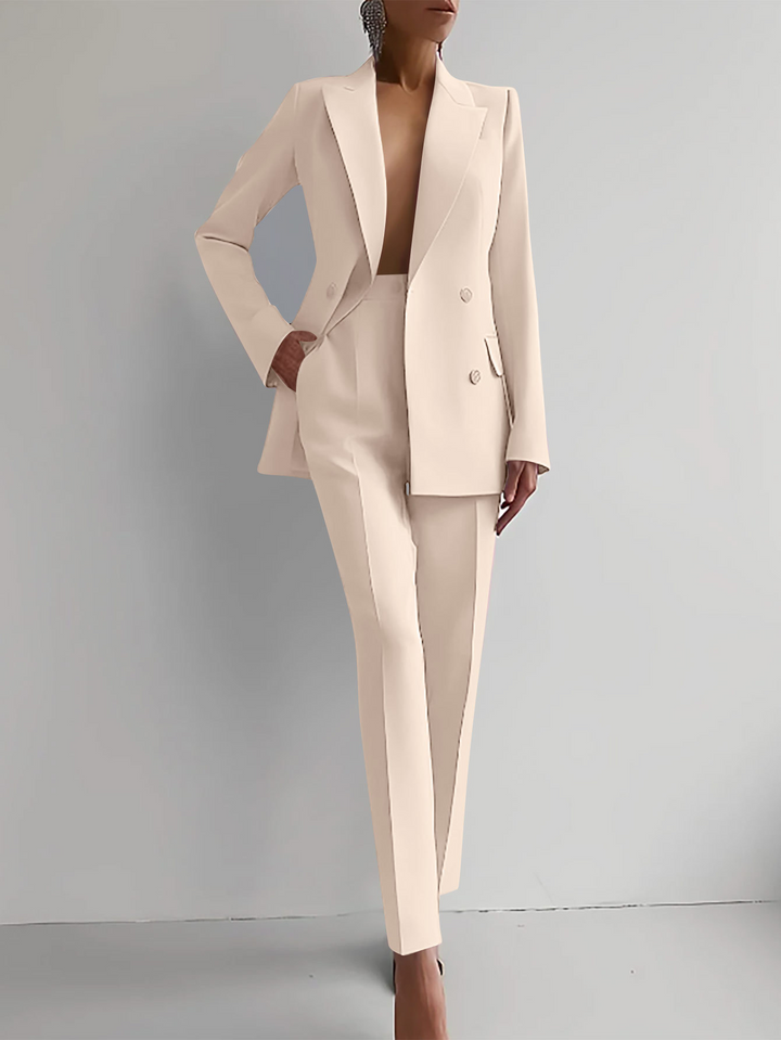 Eleganter, taillierter Damen Business Anzug (Blazer & Hose) in klassischer Farbe für professionelle Auftritte.
