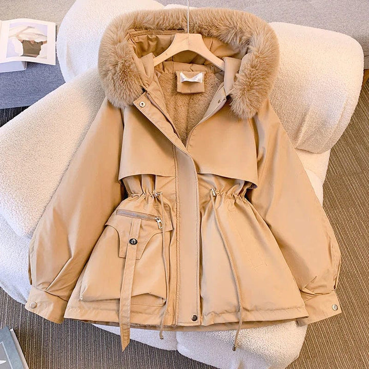 Modischer Damen-Übergangsmantel, luxuriös und warm, ideal als elegante Oberbekleidung für kühle Tage.