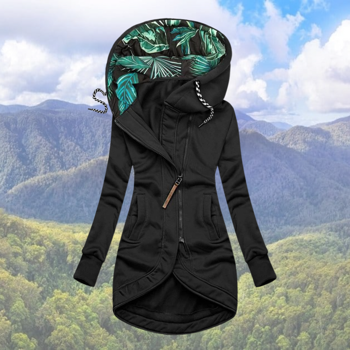 Detailansicht des hochwertigen Stoffes vom Damen Wintermantel mit Kapuze. Warme & modische Kapuzenjacke für Damen.