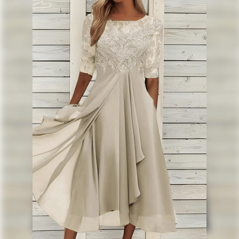 Elegantes Baumwoll-Maxikleid, schicke Silhouette, fließender Stoff, ideal für besondere Anlässe und elegante Auftritte.