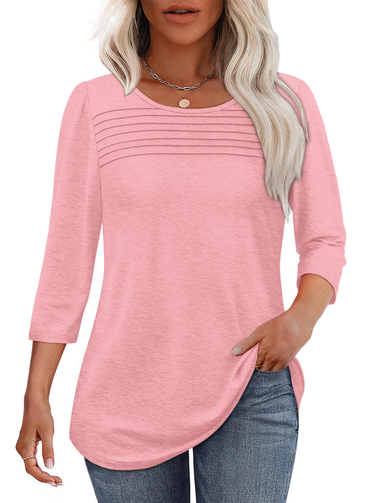 Frontansicht des Damen 3/4-Arm-Tops mit eleganter Plissierung und Rundhalsausschnitt.
