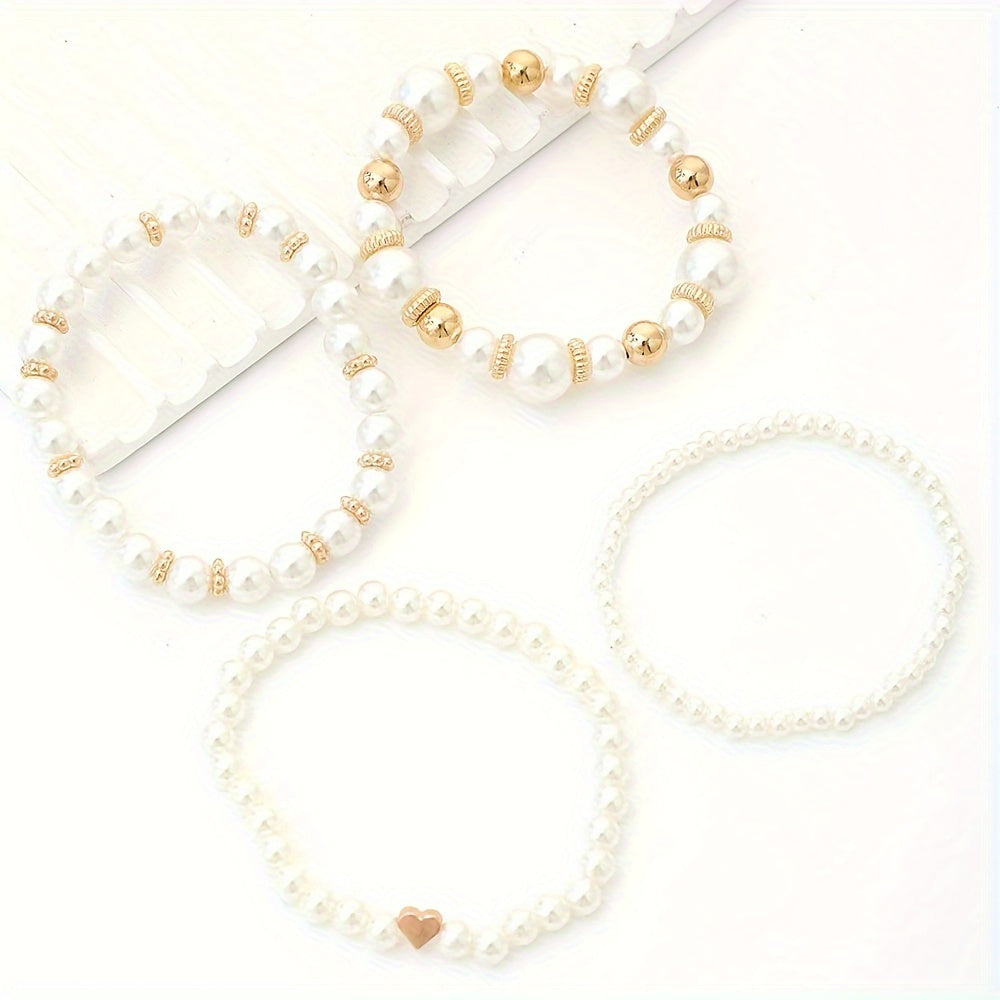 Damen Schmuckset mit 4 Kunstperlen-Armbändern; elegantes Perlenarmband-Set als zeitloses Accessoire.