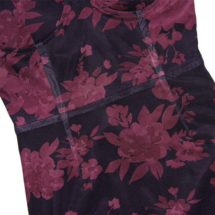 Feminines Damen Abendkleid mit ausdrucksstarkem Print und fließendem Fischschwanzsaum, perfekt für elegante Anlässe.