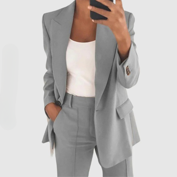 Komplettes Damen Outfit: Elegantes Blazer und Hosen Set für Büro, Abendmode oder besondere Feiern.