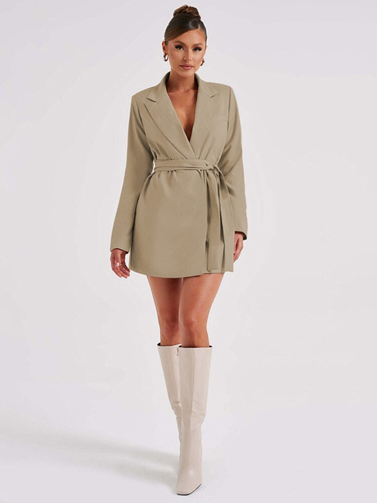 Schickes Blazerkleid für Damen, elegantes Langarm-Minikleid perfekt für stilvolle Cocktail-Events.
