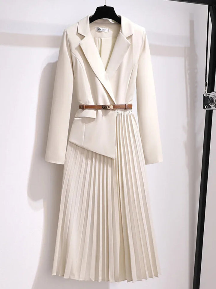 Elegantes Damen Blazerkleid, plissiert, mit Gürtel. Ideal für Business, Cocktails & festliche Anlässe.