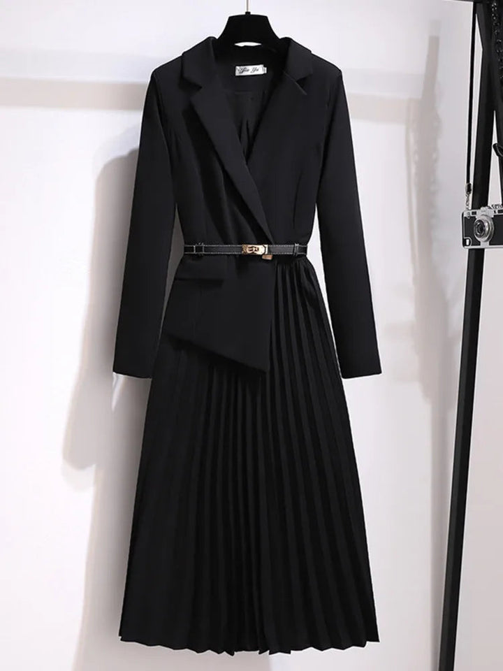 Vielseitiges Damen Blazerkleid mit Gürtel, plissiert. Elegant als Anlasskleid, Cocktailkleid oder Partykleid.