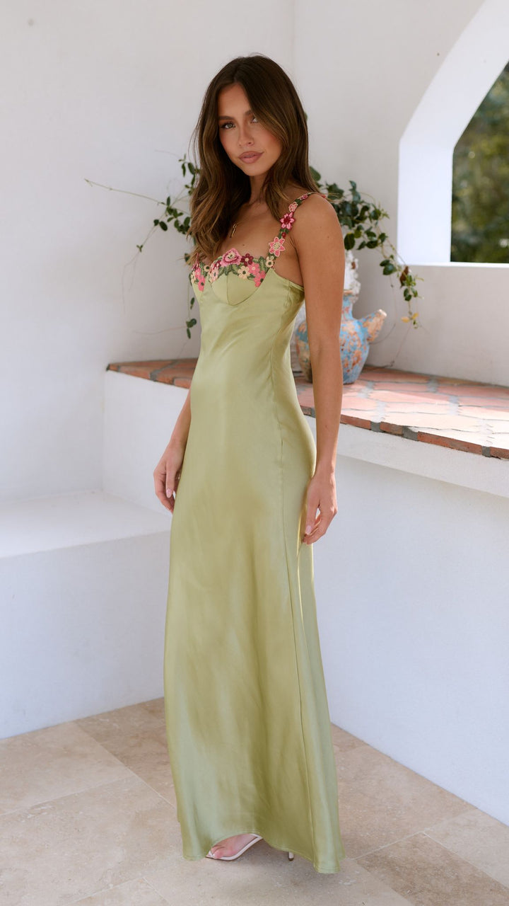 Damen Sommer Maxikleid mit Blumenmuster in Limette, langes Kleid mit dünnen Trägern, elegant & bequem.