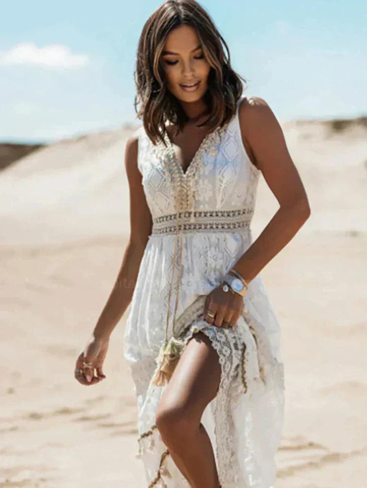 Locker geschnittenes Boho Sommerkleid für Damen mit V-Ausschnitt, Kordelzug & bequemer Passform, ideal für den Strand.